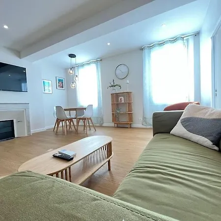 2 Bedroom With Ac Apartment *