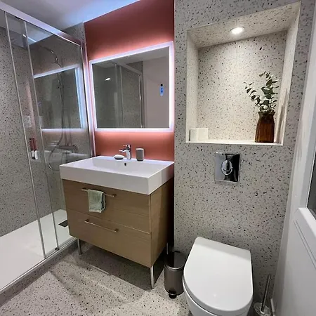 Apartment 2 Bedroom With Ac